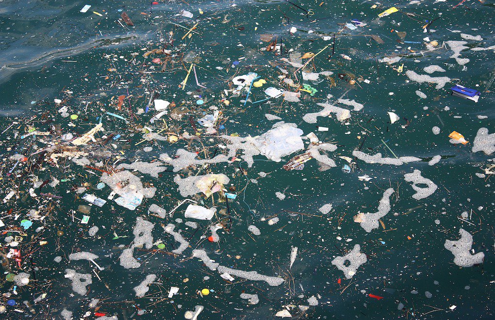 Okyanusların dibinde en az 14 milyon ton mikroplastik var