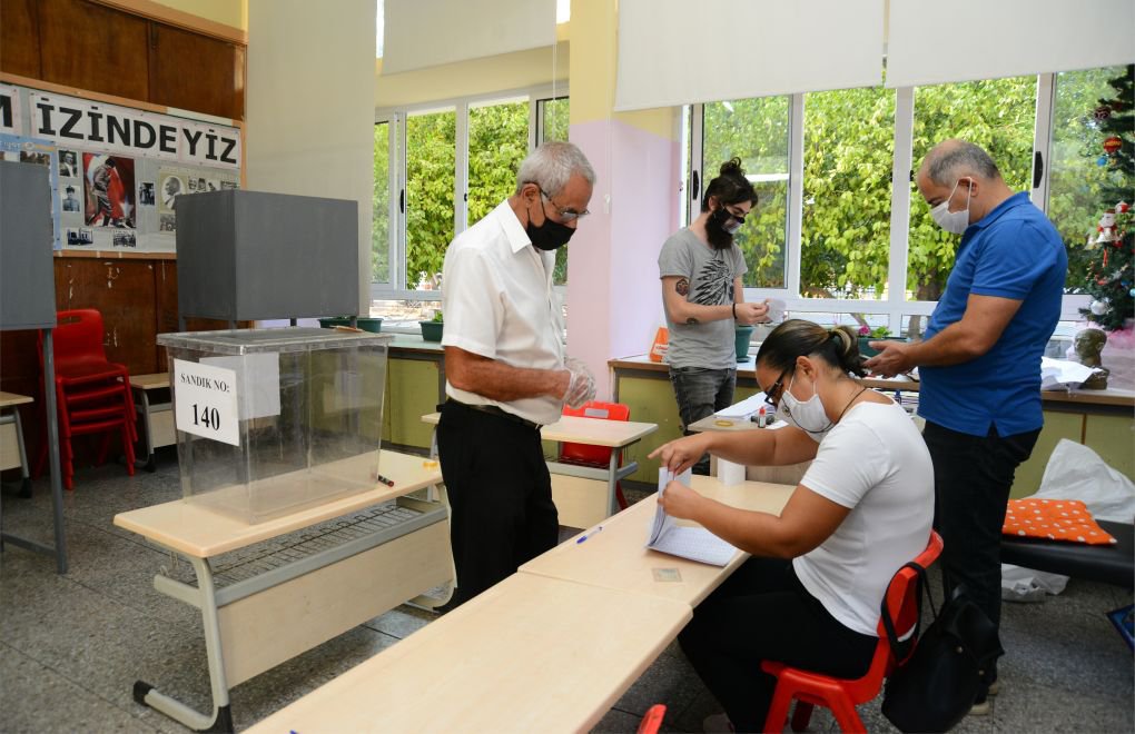 Kuzey Kıbrıs'ta cumhurbaşkanlığı seçimi başladı
