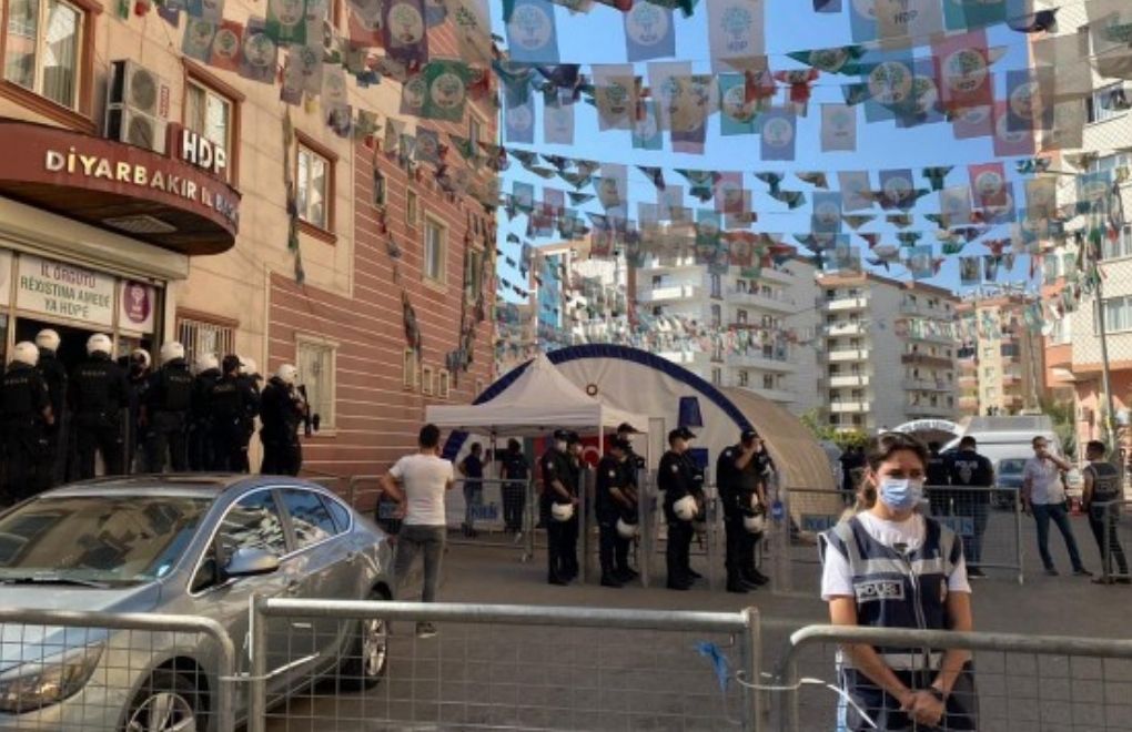 Police raid HDP buildings in Diyarbakır, detain provincial co-chairs