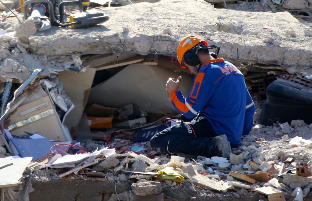 İzmir depreminde 91 kişi hayatını kaybetti