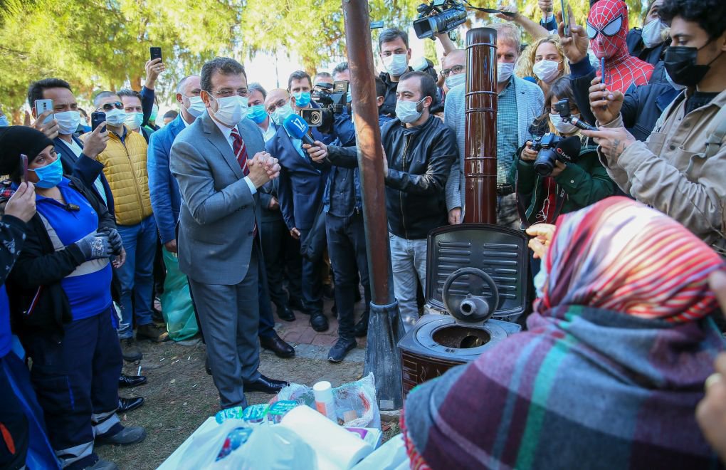 İmamoğlu, İzmir'de depremzedeleri ziyaret etti
