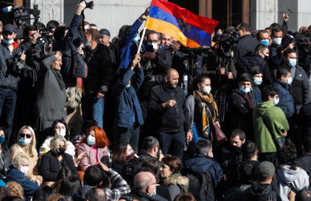 Ermenistan: Banga îstîfayê li Paşînyanî dikin