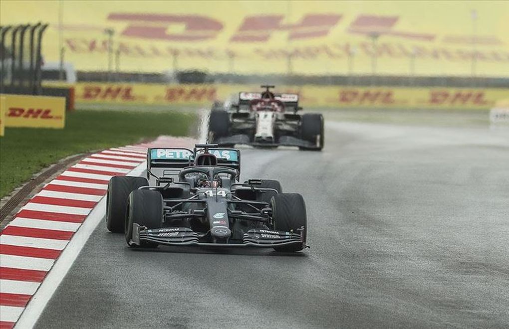 Formula 1'de İstanbul yarışını Lewis Hamilton kazandı