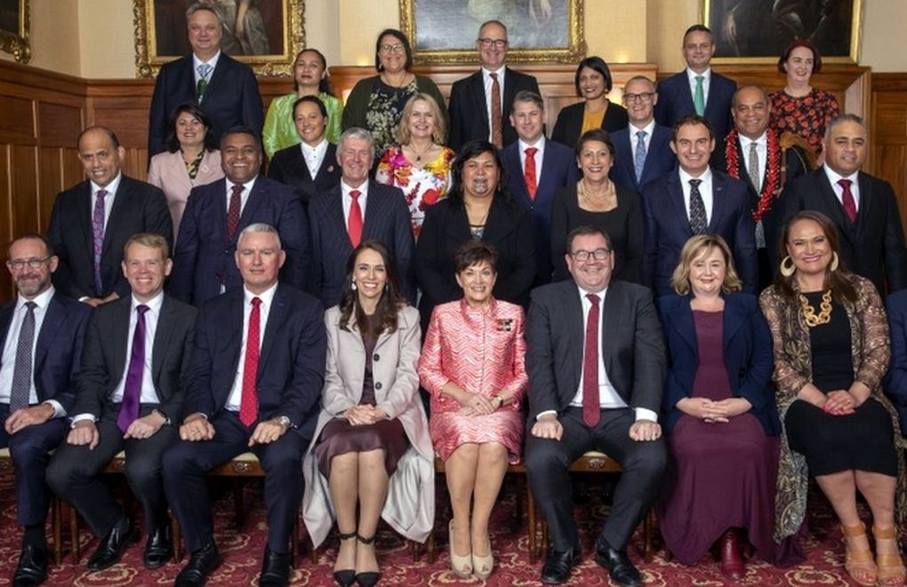 Yeni Zelanda Parlamentosu'nun yarısı kadın