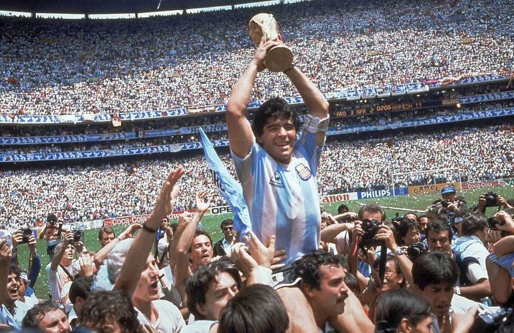 "20. yüzyılın futbolcusu" Maradona hayatını kaybetti