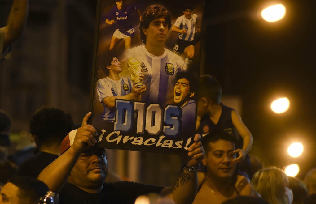 Maradona son yolculuğuna uğurlandı