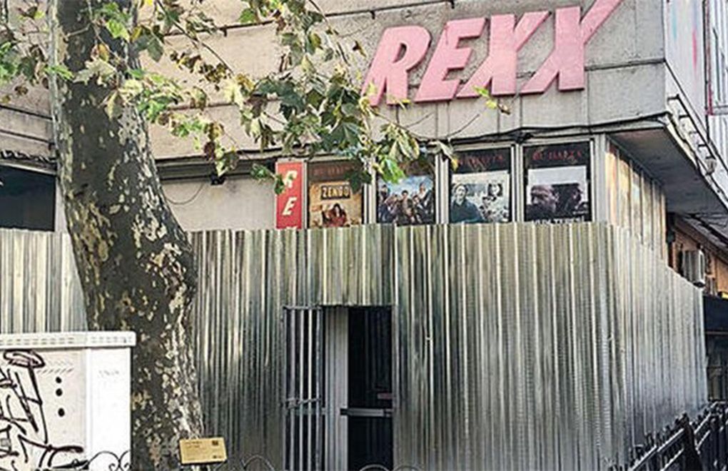 Rexx Sineması etrafına koruma amacıyla levhalar koyuldu