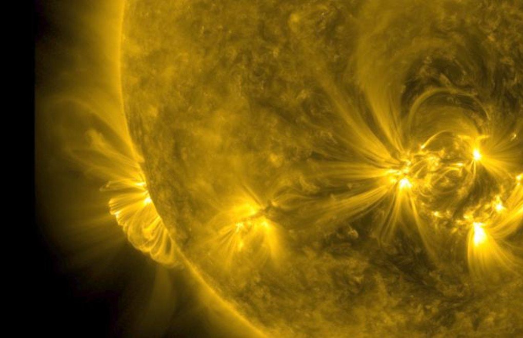 Güneş'ten Dünya'ya doğru elektromanyetik dalga