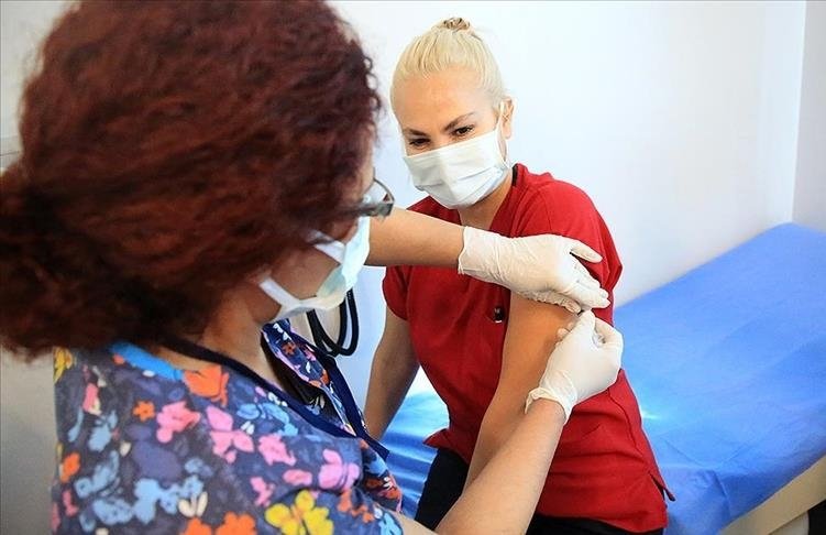 Ministry: Turkey vaccinates more than 230,000 people on the first day