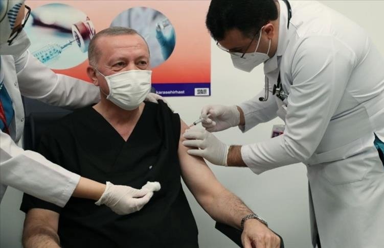President Erdoğan receives Covid vaccine, dismisses anti-vaccination campaigns