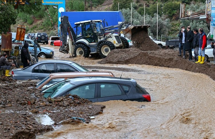 İzmir floods: Two neighborhoods to be evacuated