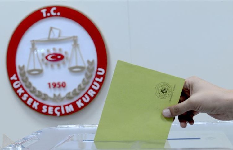 Survey: Kurdish voters favor parliamentary system, drifting away from AKP