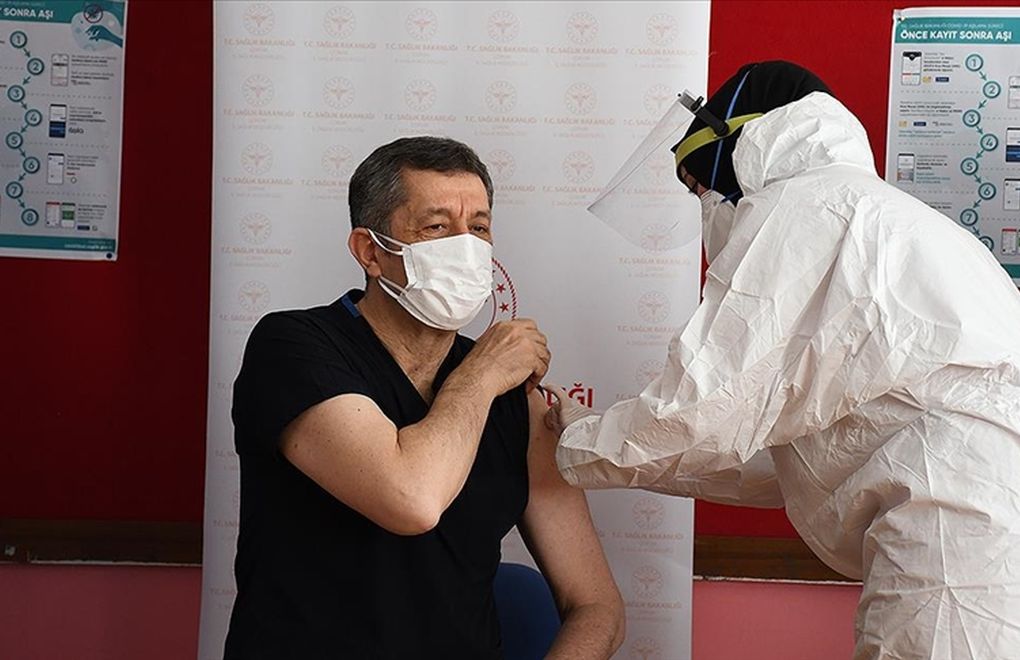 Turkey starts vaccinating teachers against COVID-19