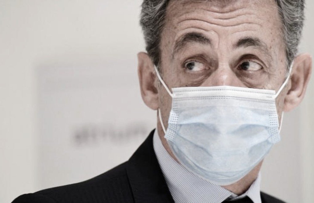Sarkozy'ye 3 yıl hapis cezası verildi 