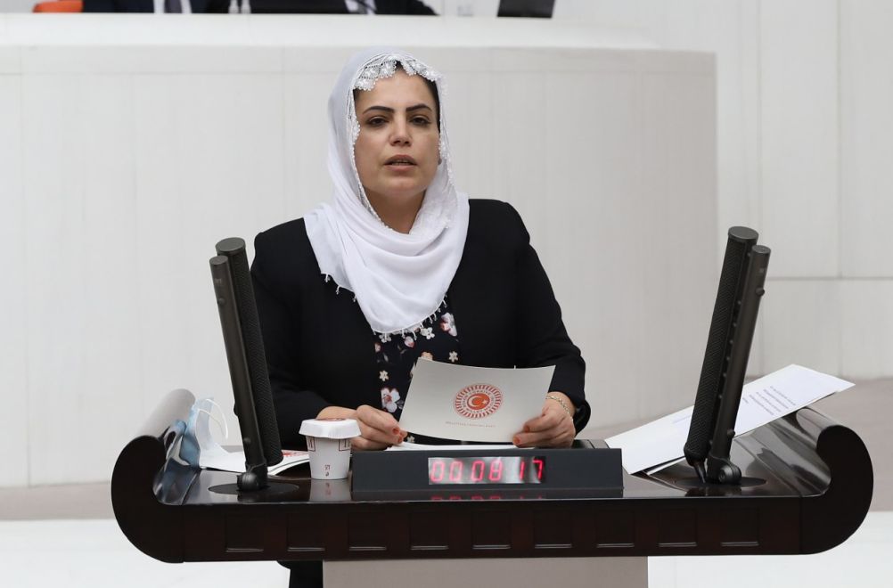 HDP, iktidara “OHAL karnesini” sordu
