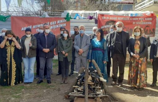 Diyarbakır'da temsili Newroz ateşi yakıldı