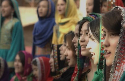 Afgan kadınlardan “şarkı yasağına”, şarkılı tepki
