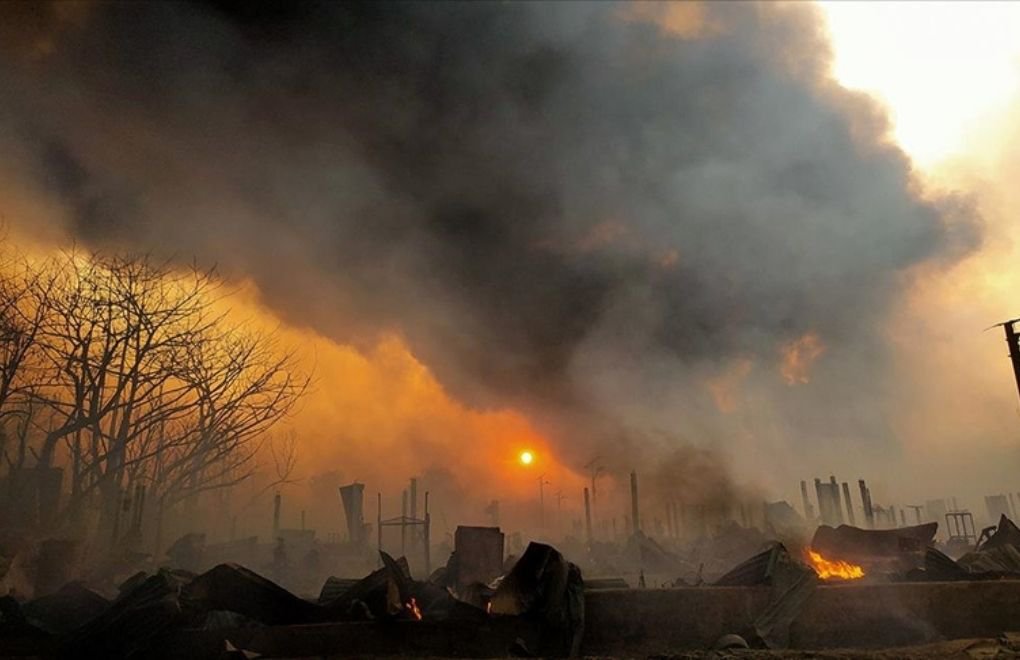 Bangladeş'te mülteci kampında yangın: 28 kişi öldü