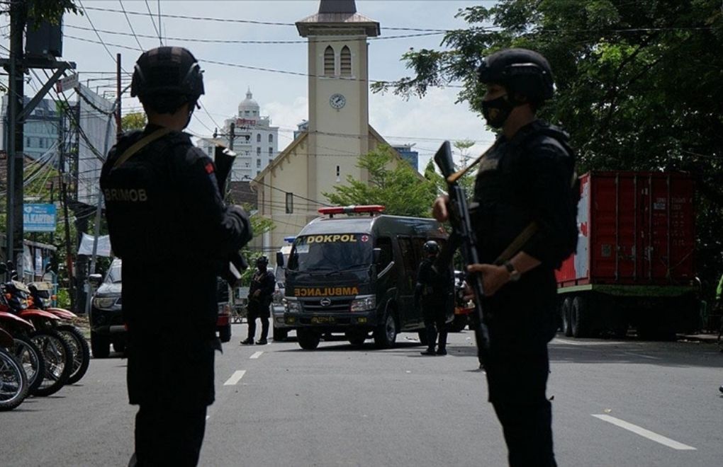 Endonezya'da kiliseye bombalı saldırı
