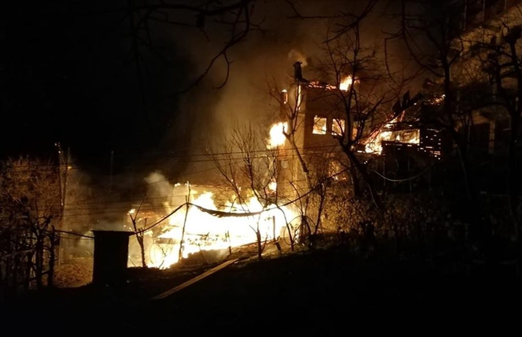 Artvin'de yangın: 4 ev kül oldu