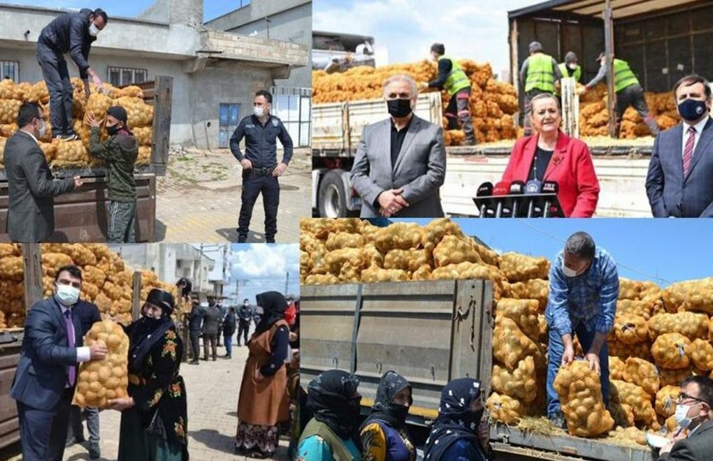 İstanbul Governor's Office holds 'ceremony' to distribute potatoes, onions to the poor