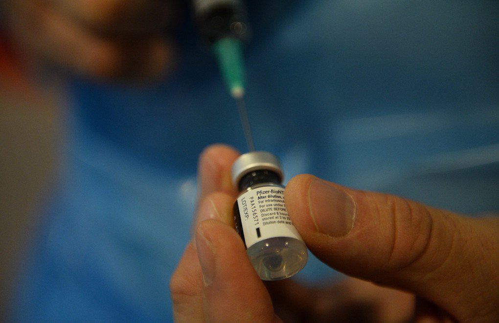 Pfizer: Covid-19 aşısında üçüncü doza ihtiyaç duyulabilir