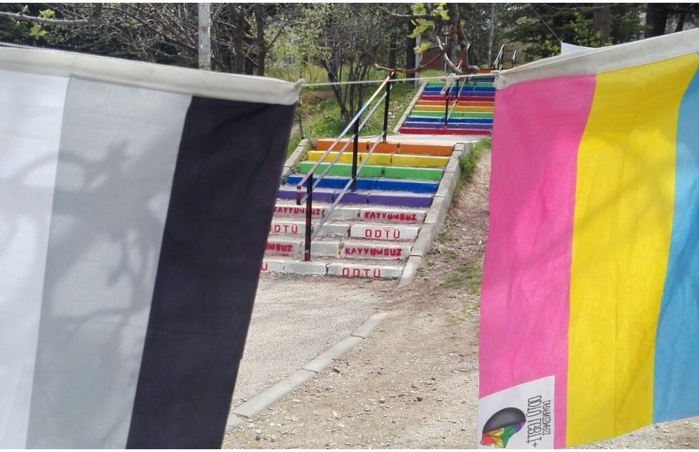 ODTÜ'de gökkuşağı nöbeti: Rektörlük merdivenleri boyamadı