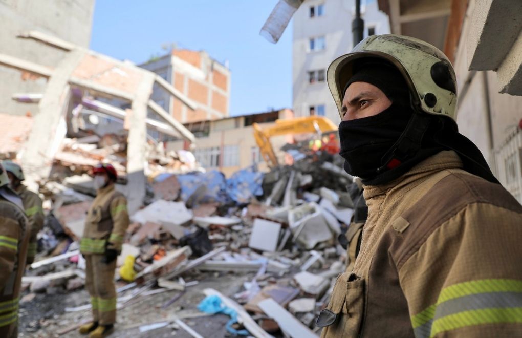 Zeytinburnu'nda boş bina çöktü: "Risk tespiti yaptırın"