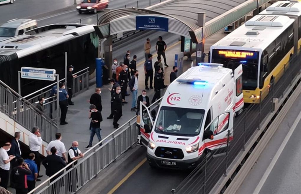 Metrobüsteki yolcuları alıkoyan şahıs gözaltına alındı
