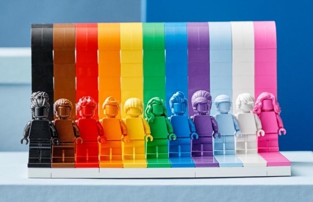 LEGO’dan Onur Ayı'na özel gökkuşağı renklerinde yeni set