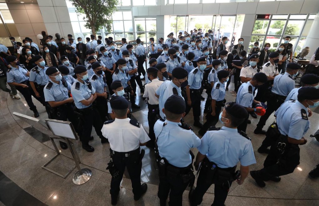 Hong Kong'da Çin karşıtı gazeteye 500 polisle baskın
