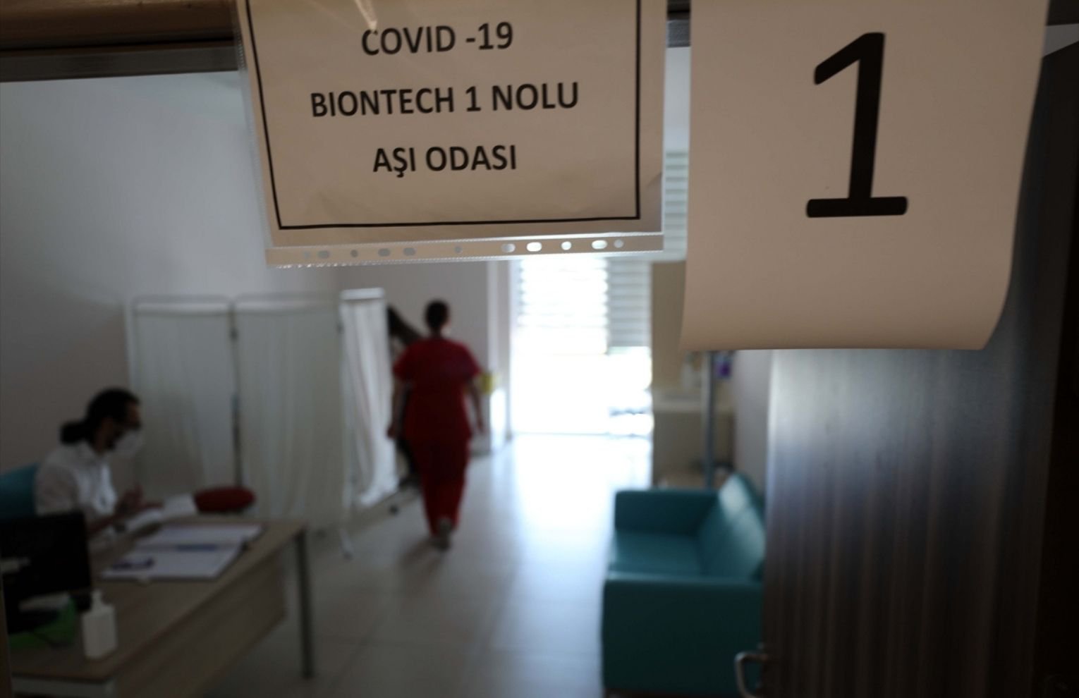Turkey reports less than 5 thousand daily cases for the first time in months 