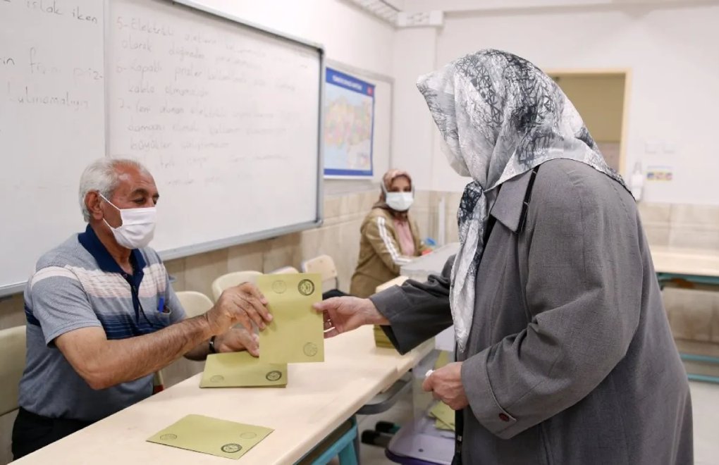 Opinion poll: Support for AKP lower among first-time voters