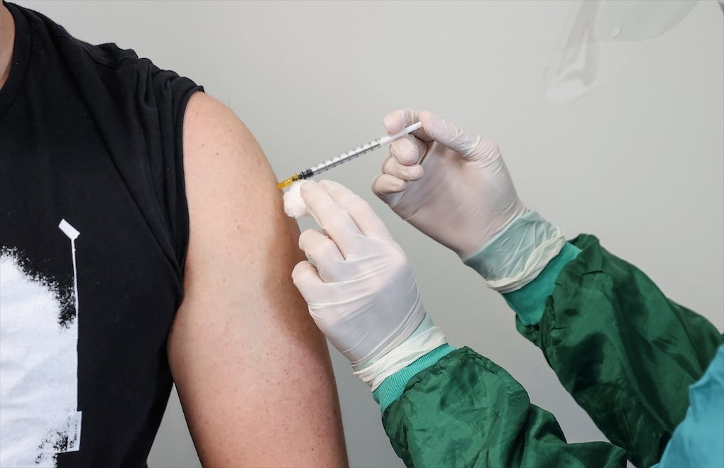 Covid-19 geçirenler de iki doz aşı yaptırabilecek