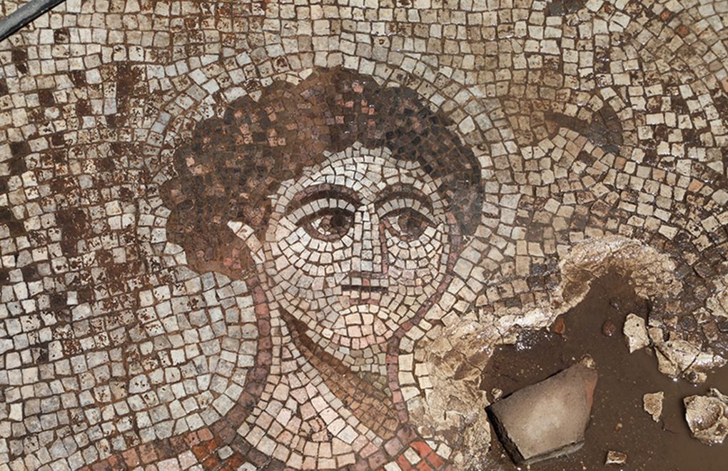 Antep'te evin bahçesinden çıkarılan tarihi mozaikler müzeye taşınıyor