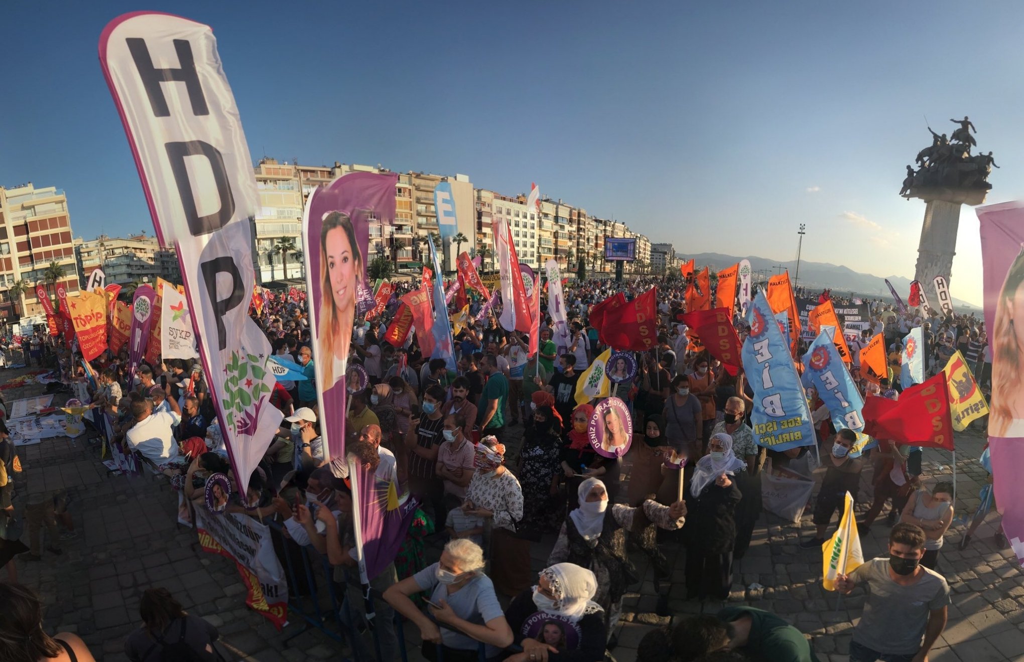 İzmir’de “Demokrasi İçin Bir Nefes” mitingi