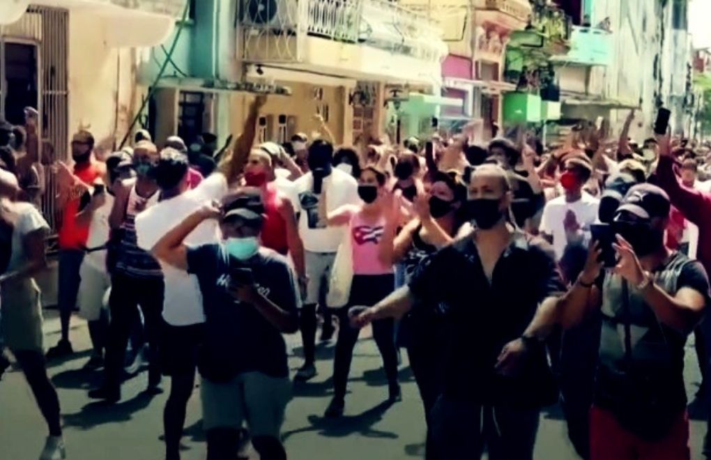 Küba'da 30 yılın en kitlesel gösterileri