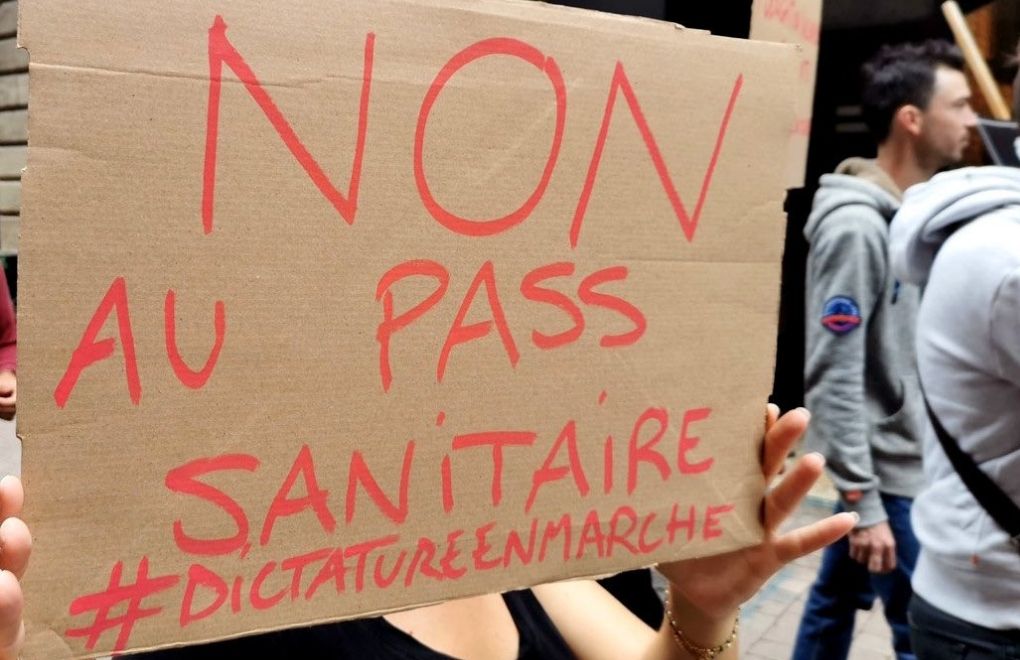 Fransa'da aşı kurallarına protesto