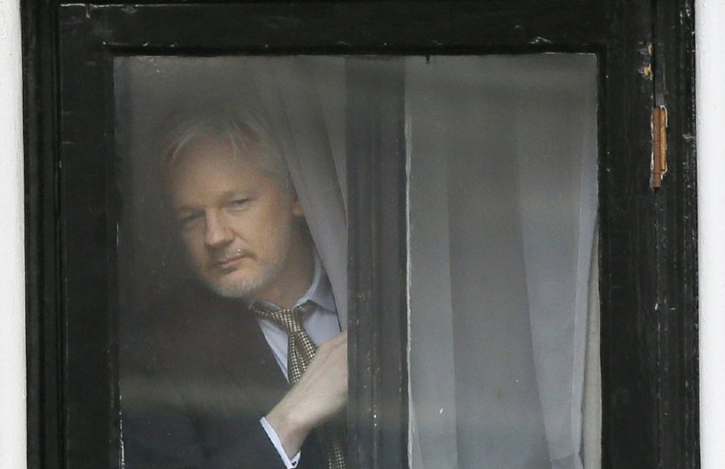 Ekvadorê Jûlîan Assange ji welatîbûnê derxistiye