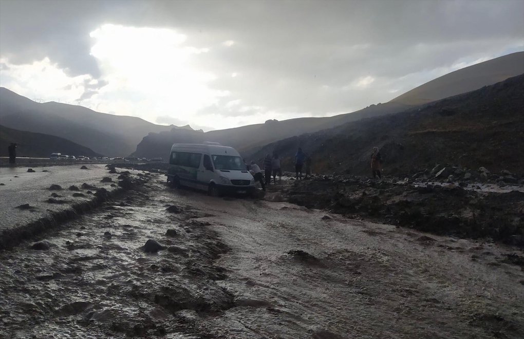 Flood in Van province: 2 shepherds missing