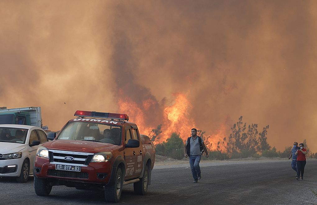 Manavgat Belediye Başkanı: 3 bölgede yangın devam ediyor