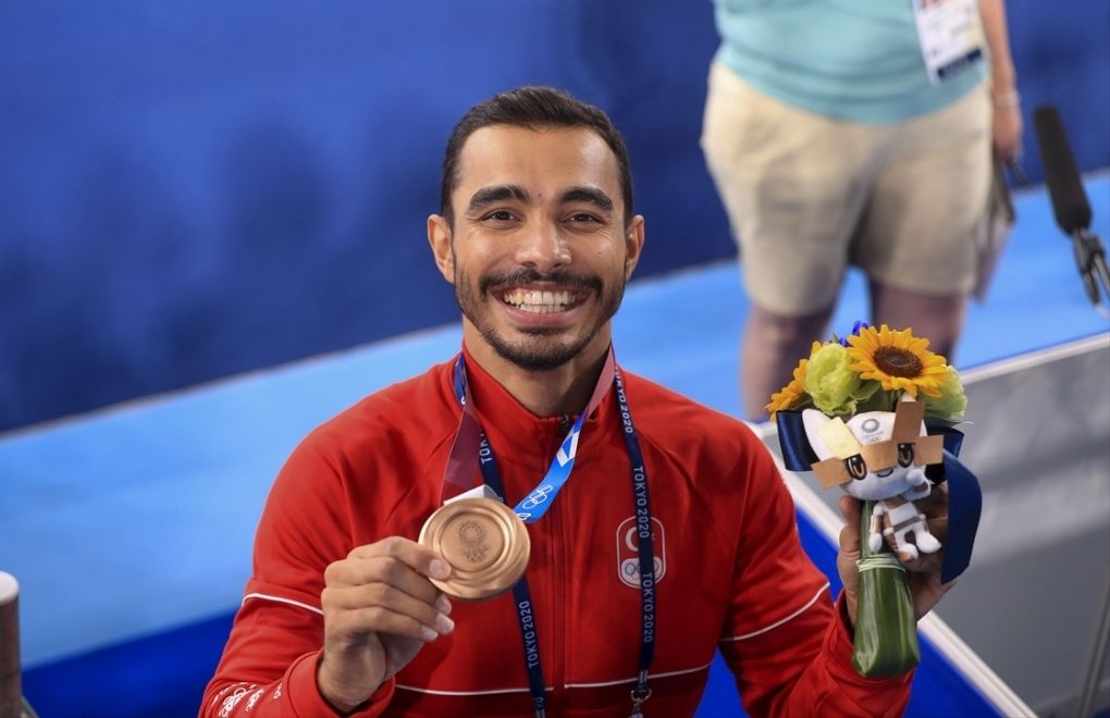 Cimnastikçi Ferhat Arıcan Türkiye'ye madalya kazandırdı