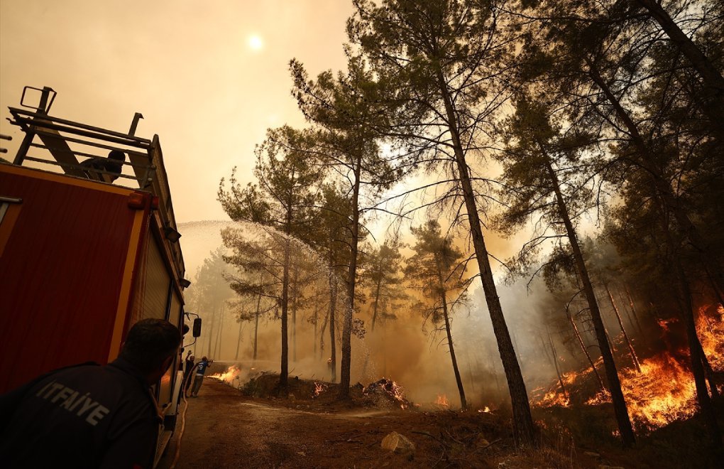 RTÜK threatens TV broadcasters with penalties over coverage of massive wildfires