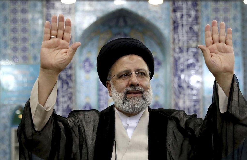 İran'da cumhurbaşkanı Reisi göreve başladı