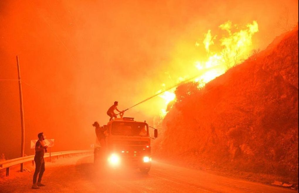 Milas’taki yangın termik santraline 4 kilometre uzaklıkta
