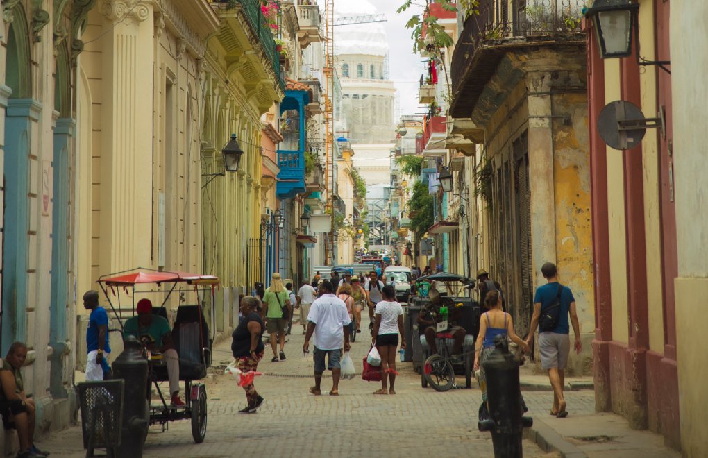 Küba'dan küçük ve orta boy özel işletmelerin kurulmasına izin