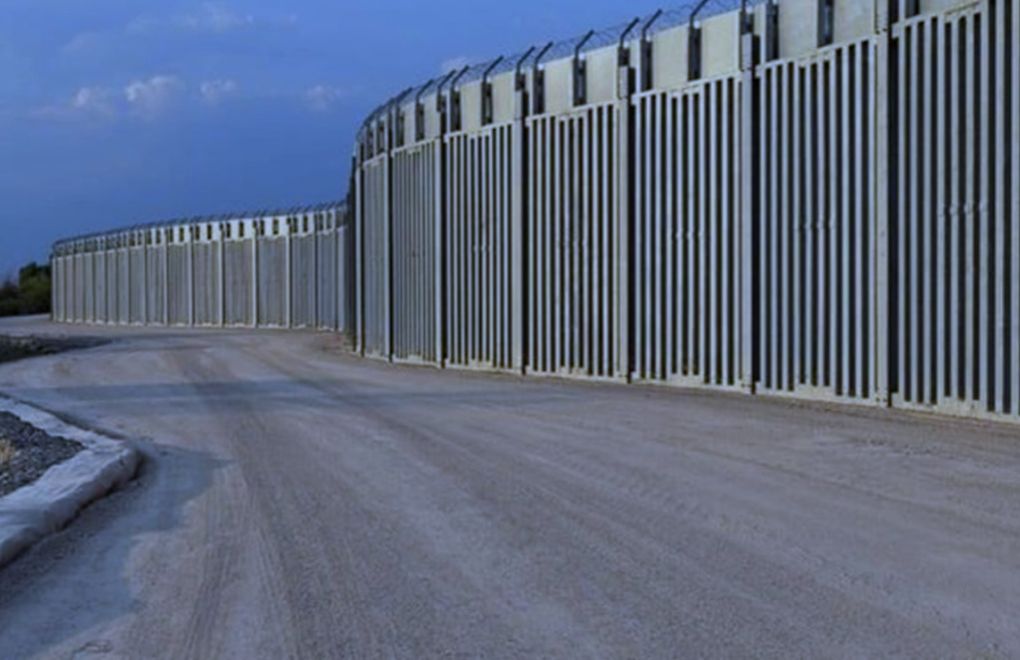 Yunanistan göçe karşı Türkiye sınırına ördüğü duvarı bitirdi