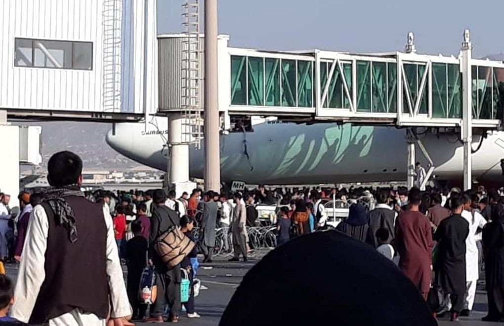 Kabil Havalimanı'nda izdiham: 7 kişi hayatını kaybetti
