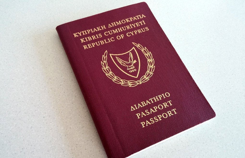 Kıbrıs’ta Tatar ve KKTC’li bakanlarının pasaportlarına iptal