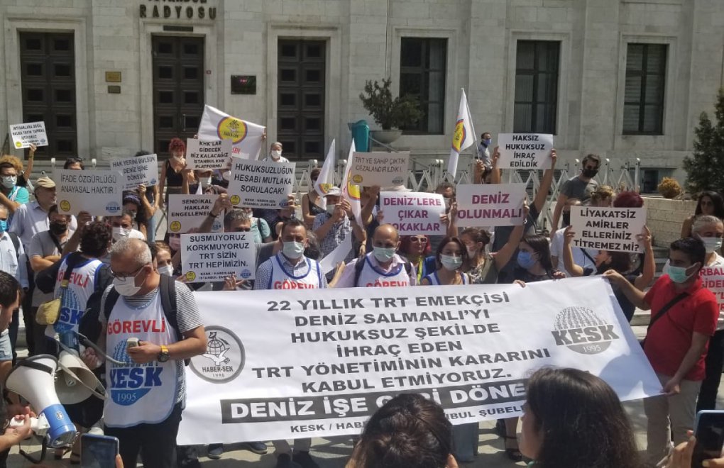 TRT önünde, ihraç edilen Deniz Salmanlı'ya destek eylemi